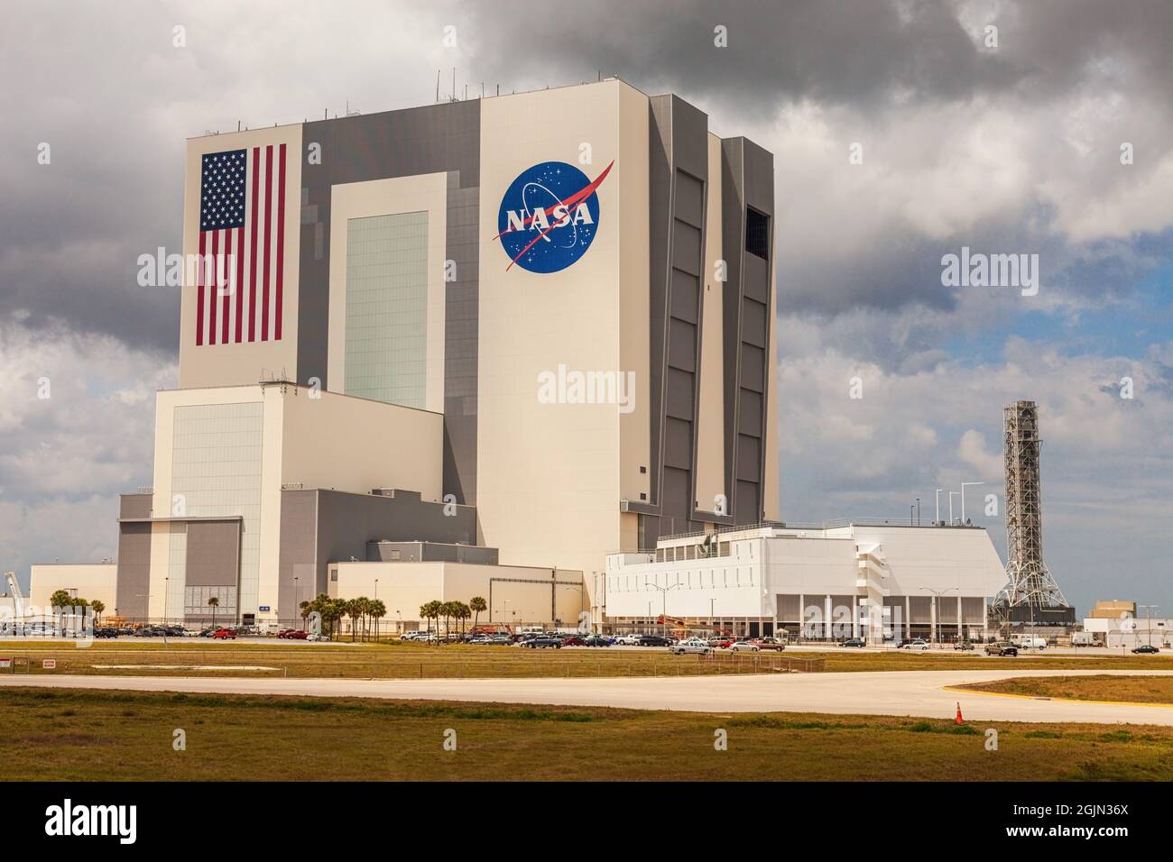 KENNEDY SOACE CENTER, USA - APRIL 21: NASAs Vehicle Assembly Building im Kennedy Space Center, Florida. Stockfoto KENNEDY SOACE CENTER, USA - APRIL 21: NASAs Vehicle Assembly Building im Kennedy Space Center, Florida. Stockfoto