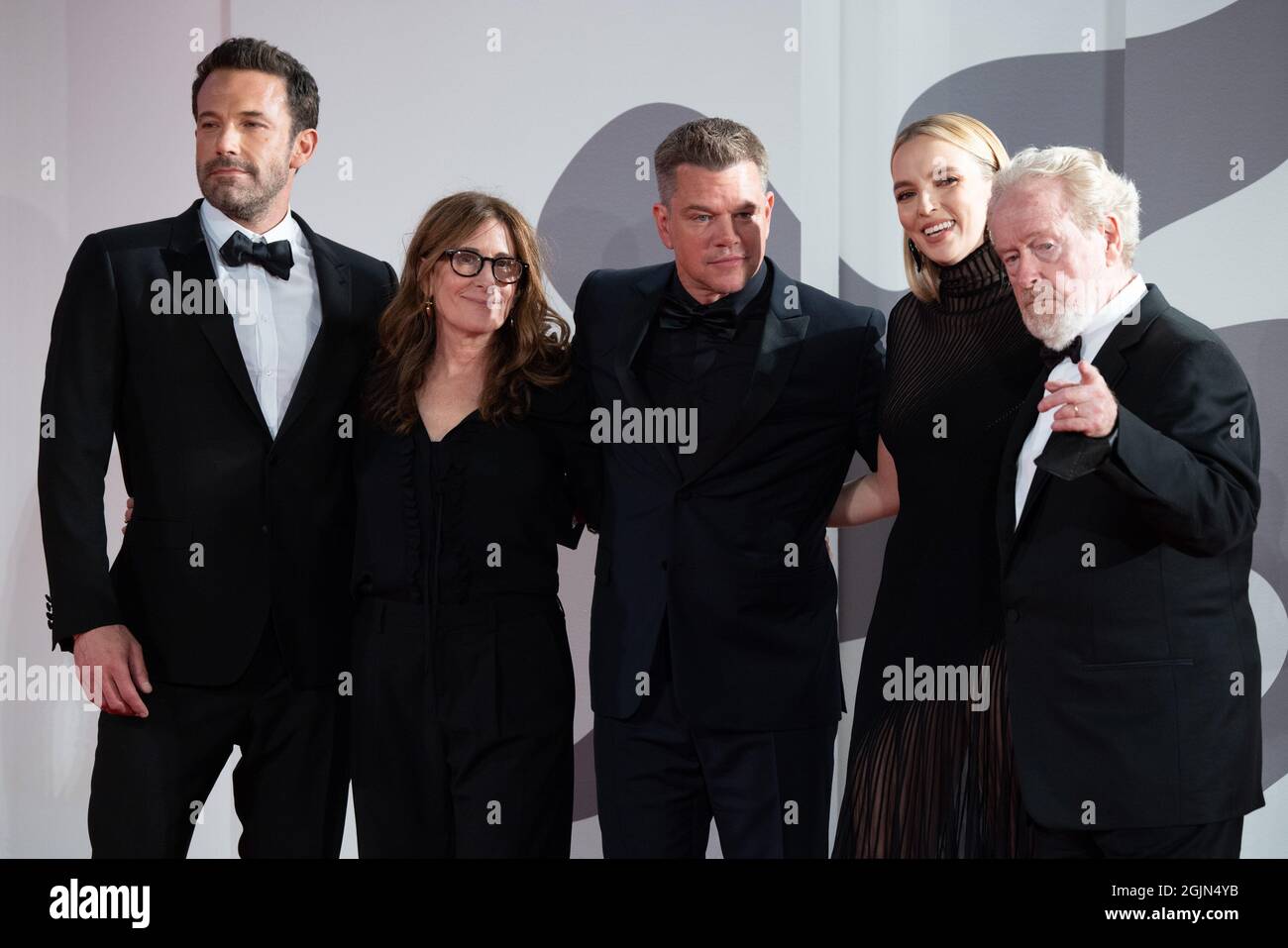 Ben Affleck, Nicole Holofcener, Matt Damon, Jodie Comer und Regisseur Ridley Scott besuchen den roten Teppich des Films „das letzte Duell“ während des 78 Stockfoto