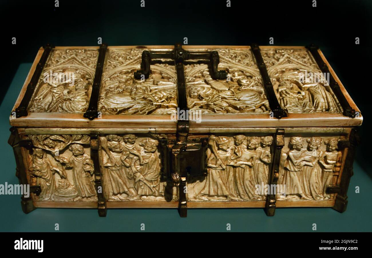 Schachtel mit Szenen aus den chivalrischen Romanzen 1325-50 Frankreich Mitte des 14. Jahrhunderts Elfenbein, Metall, Farbe, Vergoldung, Holz, Stockfoto