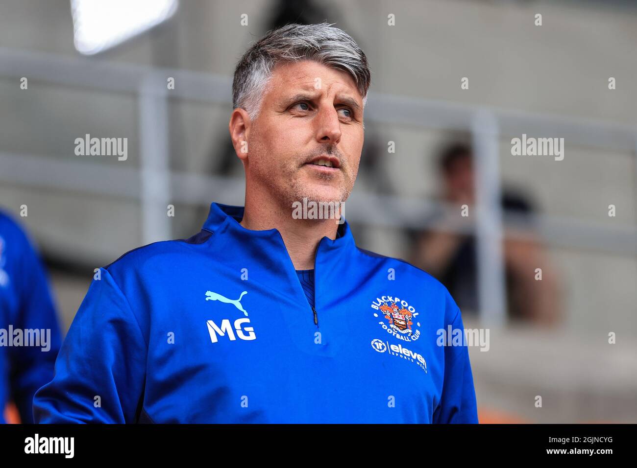 Blackpool, Großbritannien. September 2021. Mike Garrity Trainer von Blackpool kommt am 9/11/2021 in der Bloomfield Road in Blackpool, Großbritannien an. (Foto von Mark Cosgrove/News Images/Sipa USA) Quelle: SIPA USA/Alamy Live News Stockfoto