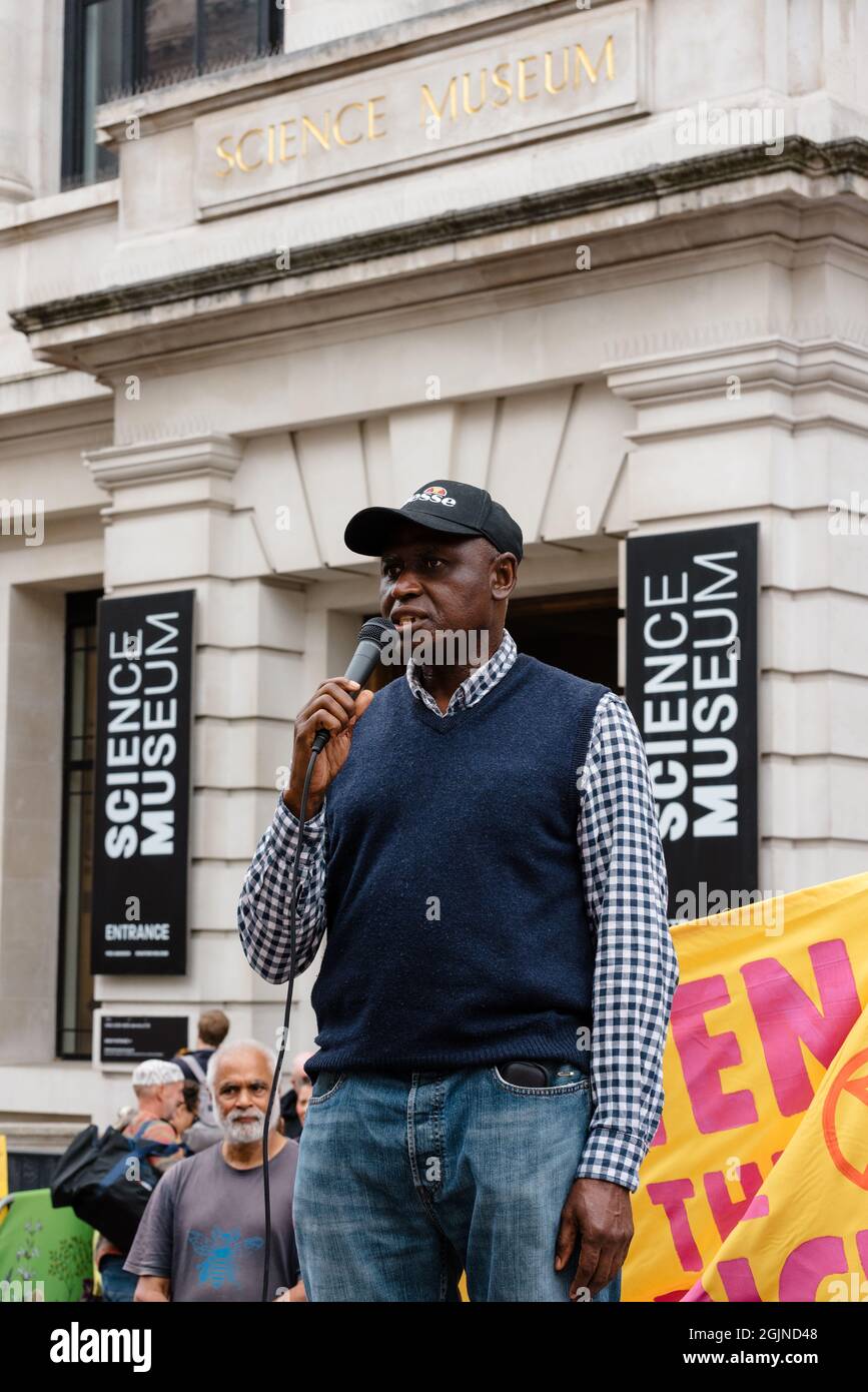 London, Großbritannien. August 2021. Extinction Rebellion Wissenschaftler kommen vor das Science Museum in London Stockfoto