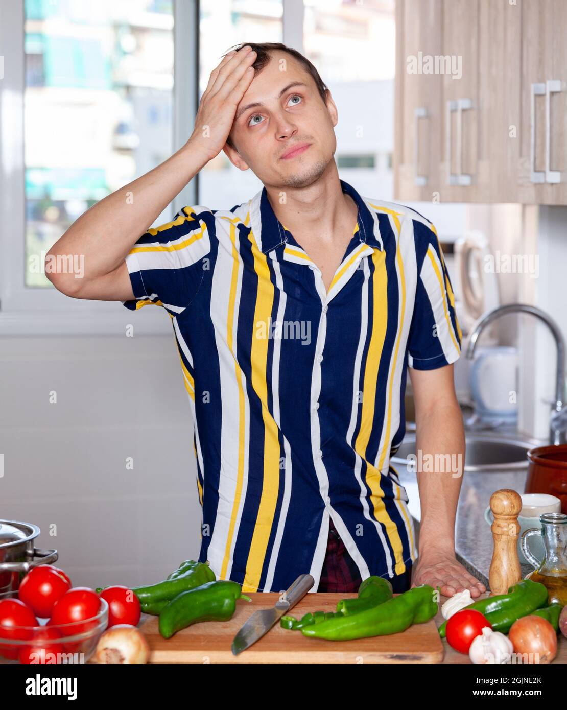 Mann zu Hause Stockfoto