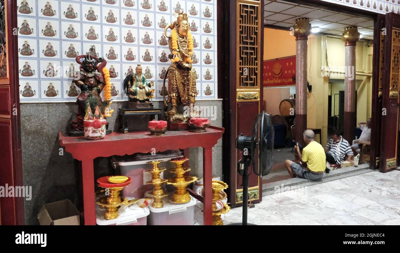 Wat Lokanukroh Chua TU Te Shrine Chinatown Bangkok Thailand ein kleiner vietnamesisch-chinesischer buddhistischer Tempel, auch bekannt als Annamese Mahayana Tempel, Phalit Phon Alley Stockfoto