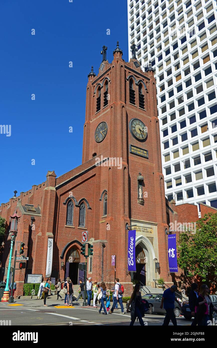Old Saint Mary's Cathedral in der 660 California Street an der Grant Avenue im historischen Chinatown in San Francisco, Kalifornien, USA. Stockfoto