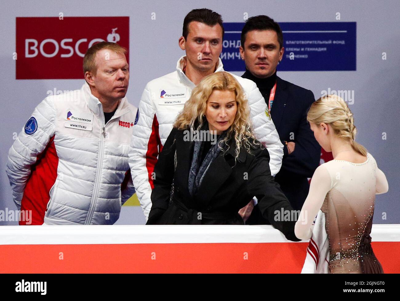 Tscheljabinsk Russland September 2021 Die Trainer Sergei Dudakov Und Eteri Tutberidze Front L R Nehmen An Den Vorsaison 2021 22 Russischen Nationalen Testskates In Der Traktor Ice Arena Teil Kredit Sergei Bobylev Tass Alamy Live Nachrichten