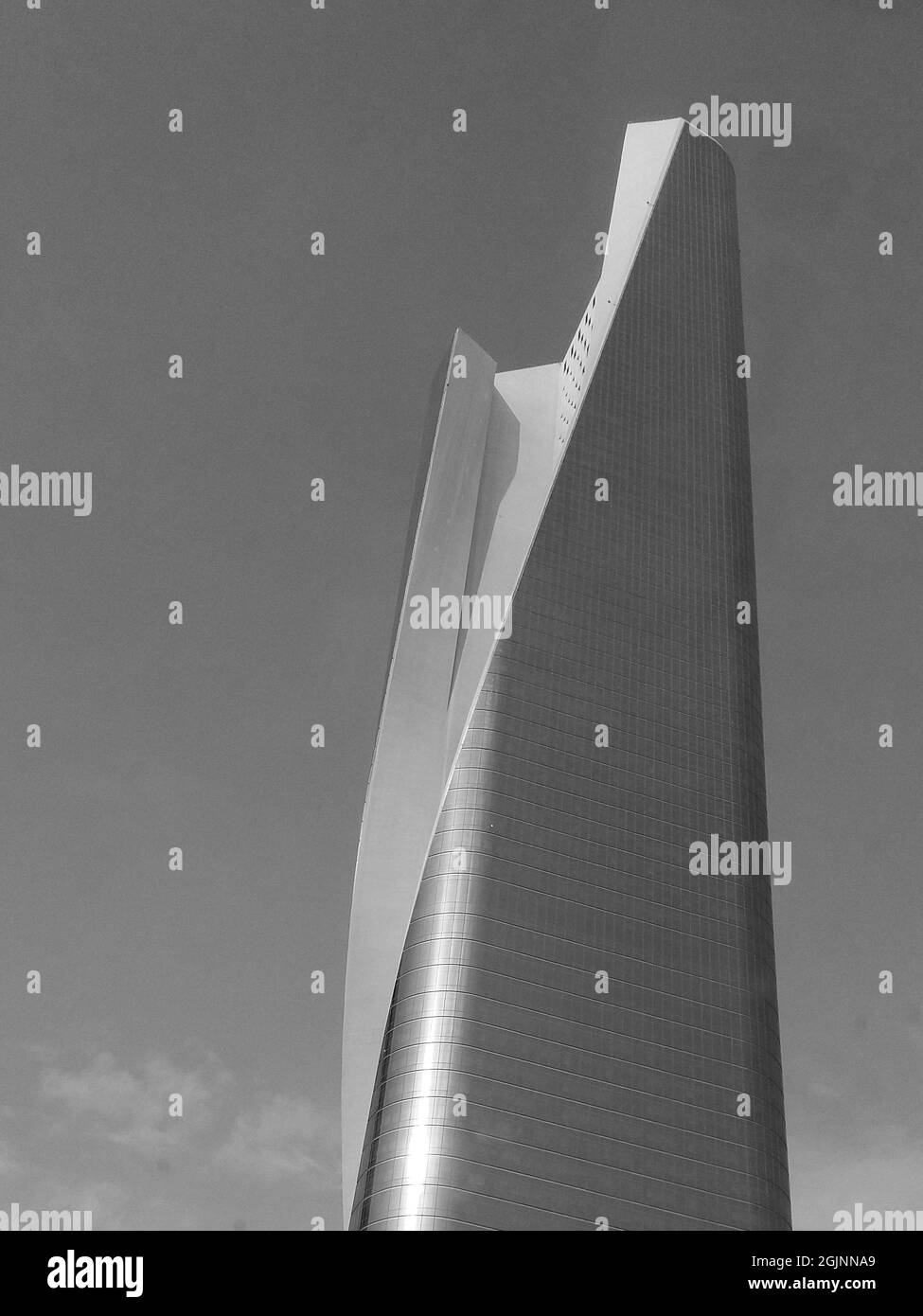 Schwarz-weiß Foto von Kuwait höchsten Gebäude Al Hamra Tower. Stockfoto