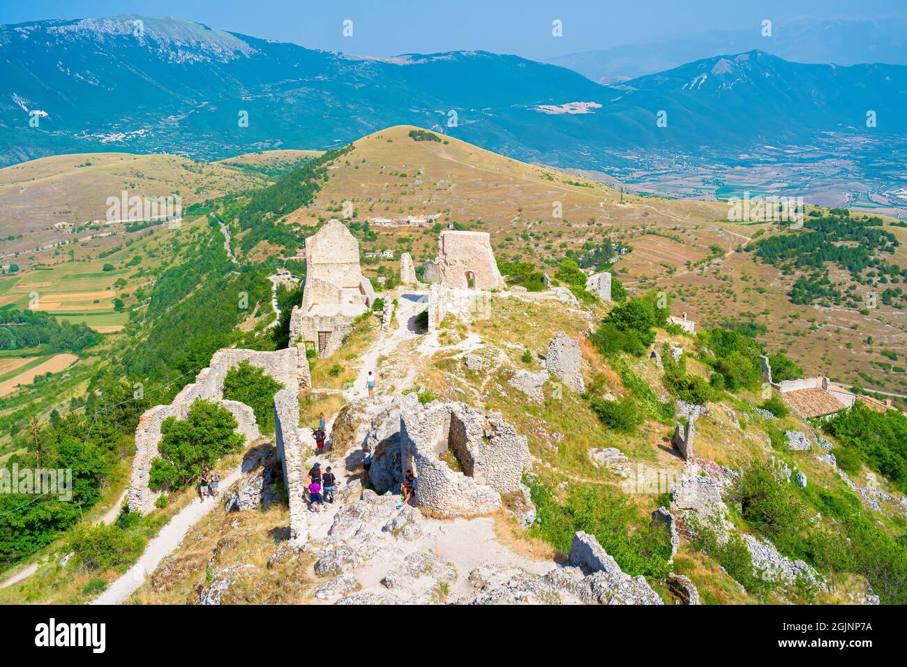 Alte Calascio Dorfruinen, in der Nähe der Burg von Rocca Calascio, Gran Sasso, Abruzzen Stockfoto