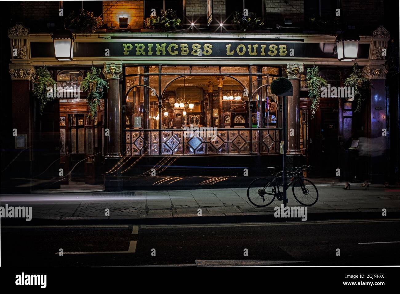 Außenansicht des Pubs The Princess Luise in London, Großbritannien Stockfoto