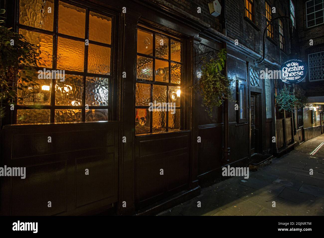 Außenansicht des traditionellen Pubs, der Ye Olde-Käse, The City of London, Großbritannien. Stockfoto