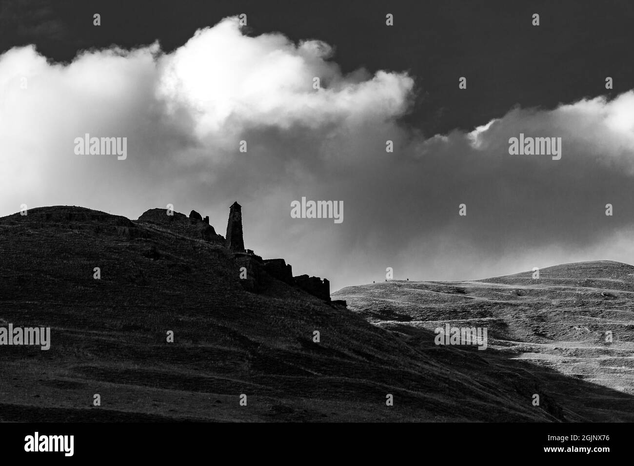 Alte historische Festung in Dartlo, Hochgebirgsregion Tusheti, Georgien. Reisen Stockfoto