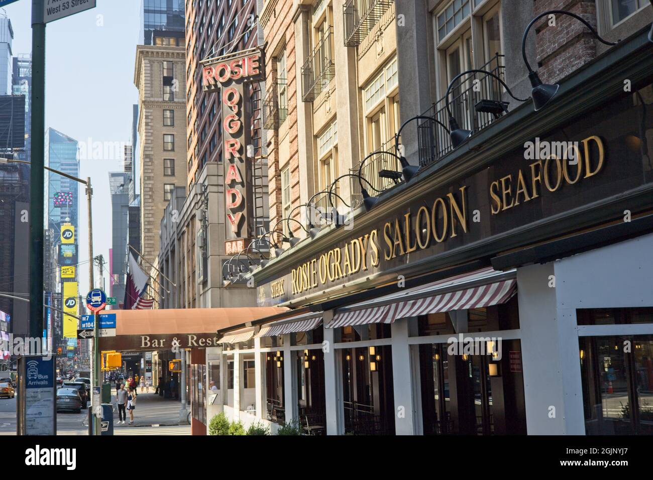 New York, NY, USA - 10. September 2021: Eingang der Rose O'Grady Bar an der 7th Avenue in Midtown Manhattan Stockfoto