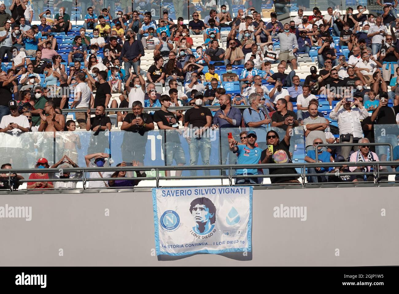 Neapel, Kampanien, Italien. Juli 2019. Während des italienischen Serie A Fußballmatches SSC Napoli gegen FC Juventus am 11. September 2021 im Diego Armando Maradona Stadium in Neapel.im Bild: Supporter Naples (Bildnachweis: © Fabio Sasso/ZUMA Press Wire) Stockfoto