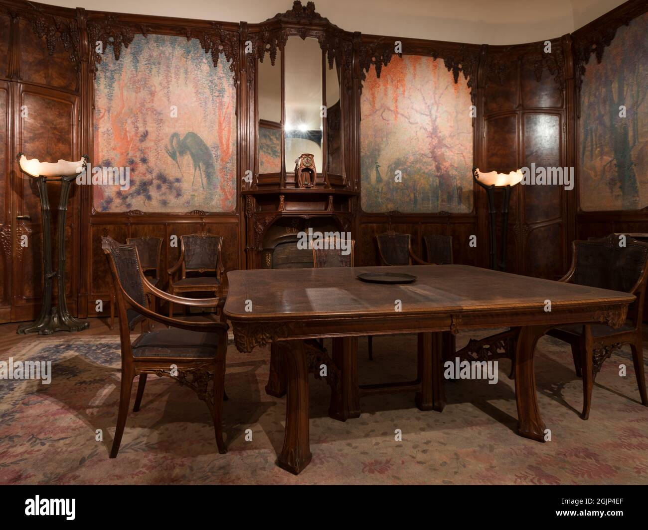 Wisteria Dining Room (1910-14) aus der Pariser Wohnung des Ingenieurs Auguste Rateau. Ausstellung im Metropolitan Museum of Art, New York, USA Stockfoto