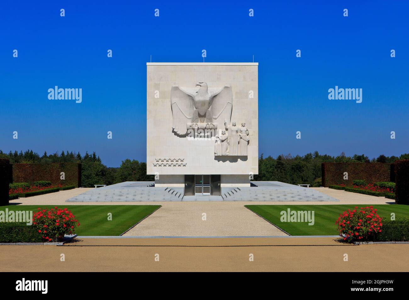 Das American Eagle Memorial auf dem Zweiten Weltkrieg Ardennen American Cemetery and Memorial in Neupre (Lüttich), Belgien Stockfoto