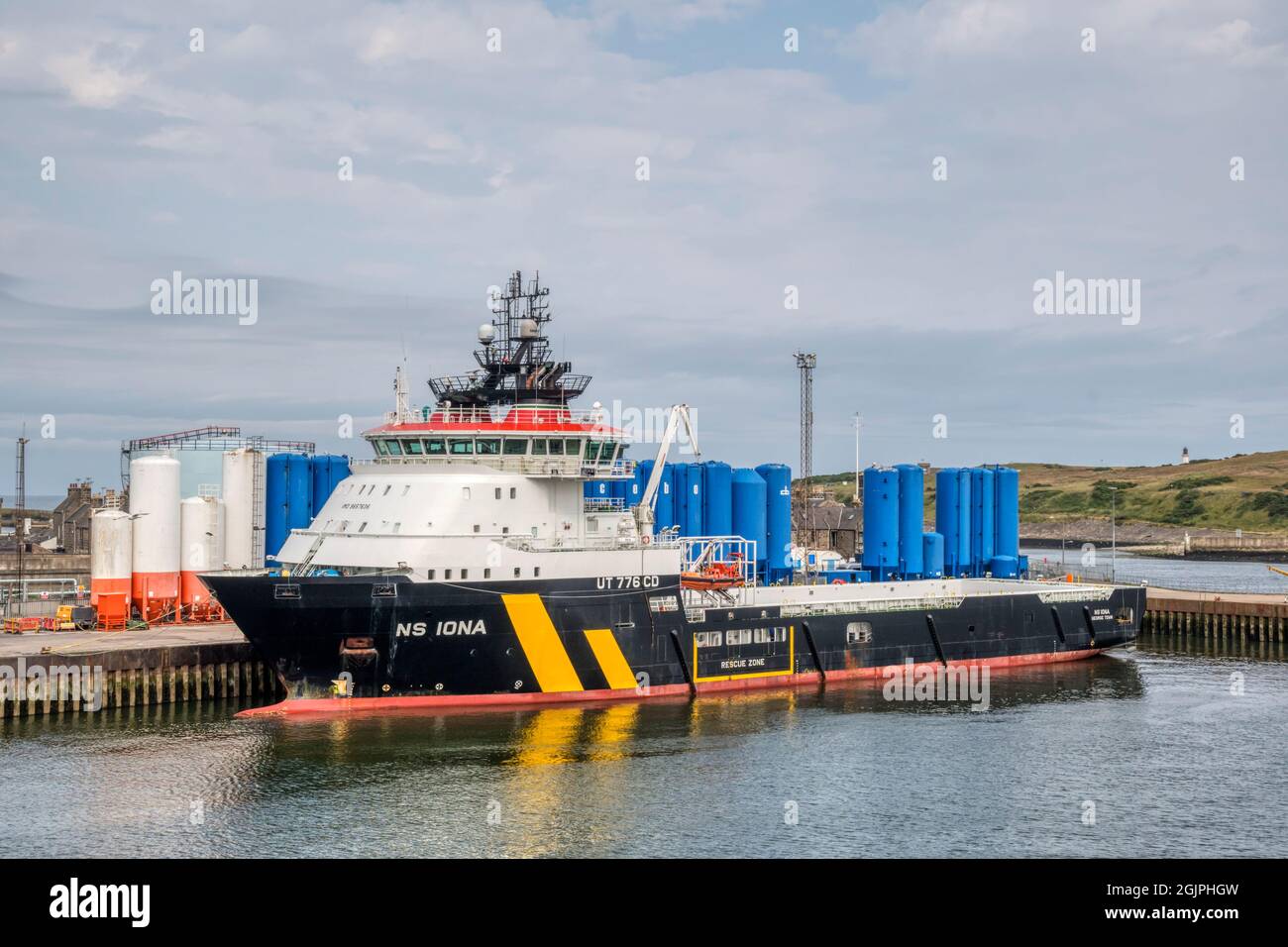 Der Cayman registrierte NS Iona, ein Offshore-Schlepper im Hafen von Aberdeen. Stockfoto