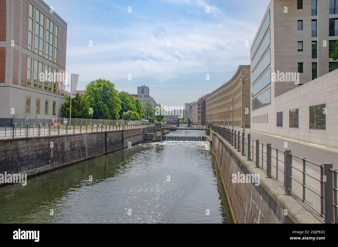 Berlin Juni 2020: Fluss im Berliner Regierungsbezirk Stockfoto