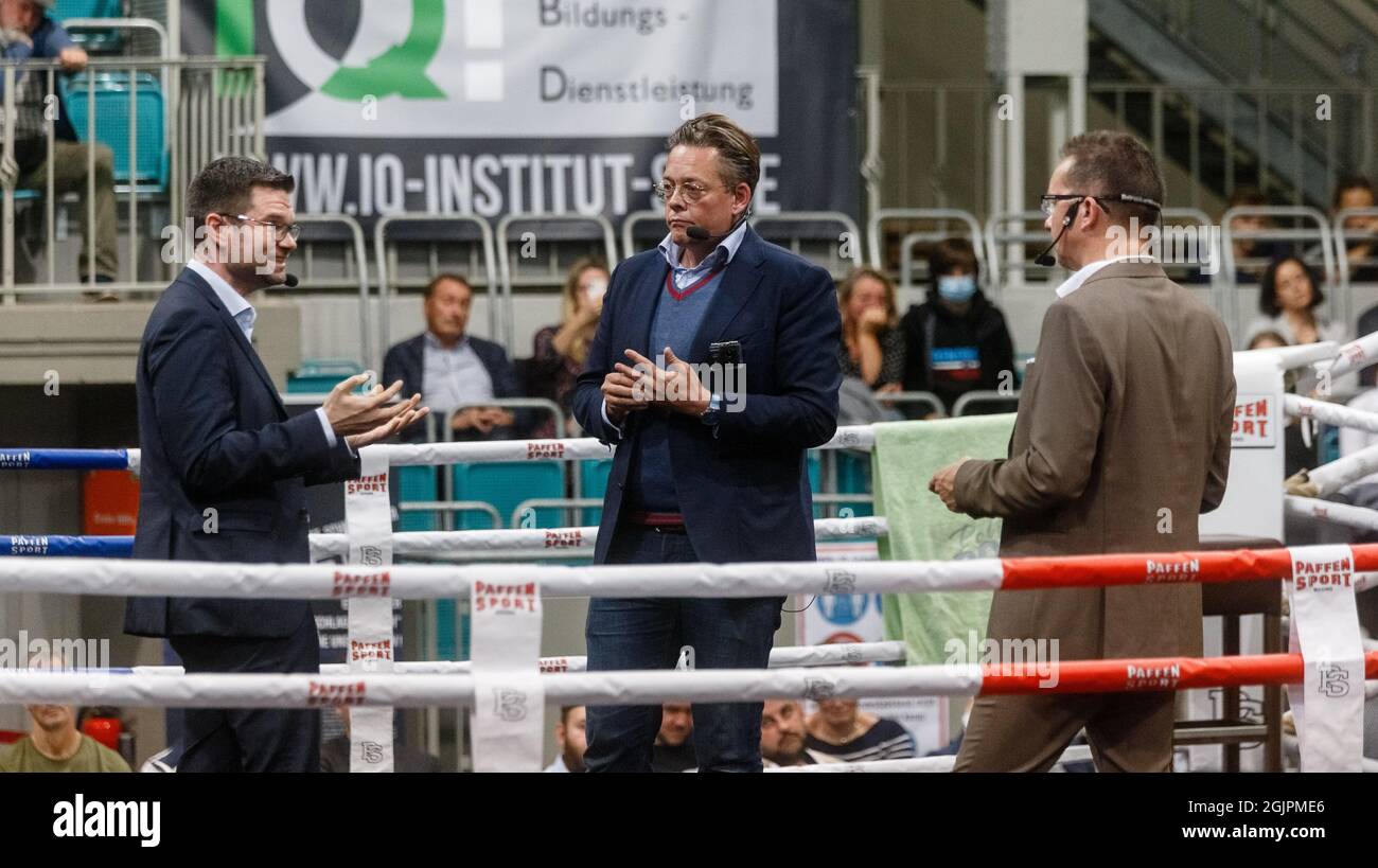 Rendsburg Deutschland September 2021 Marco Buschmann Fdp L Erster Parlamentarischer Direktor Der Fdp Fraktion Und Konstantin Von Notz Bundnis 90 Diec Grunen M Mitglied Des Bundestages Diskutieren Bei Der Veranstaltung Politboxen In Einem