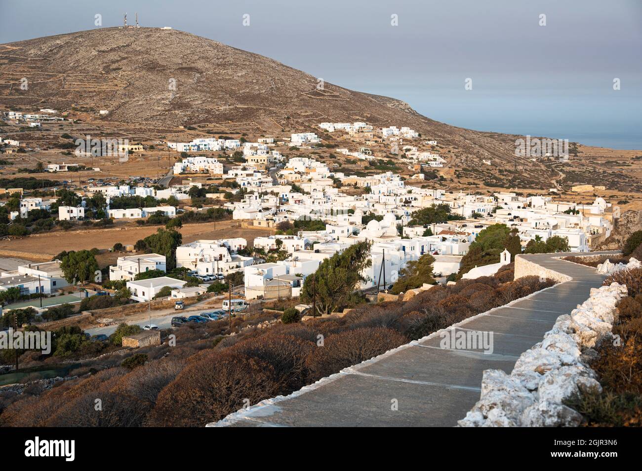 Gewundener Pfad von Chora zur Kirche Panagia mit Blick nach unten Stockfoto Gewundener Pfad von Chora zur Kirche Panagia mit Blick nach unten Stockfoto