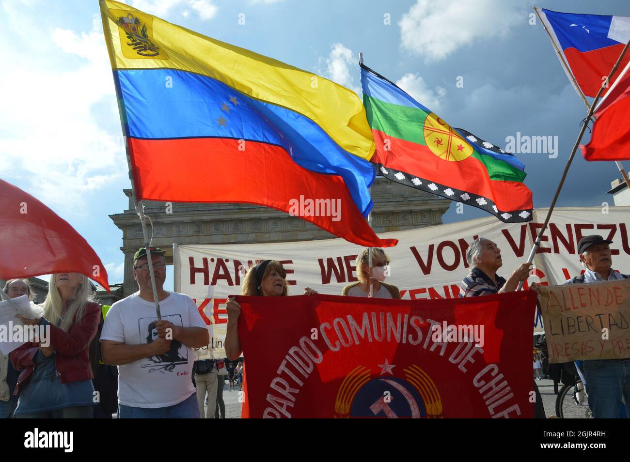 Der 42. Jahrestag des Militärputsches in Chile - Demonstration am Pariser Platz vor dem Brandenburger Tor in Berlin, Deutschland - 11. September 2021. Stockfoto