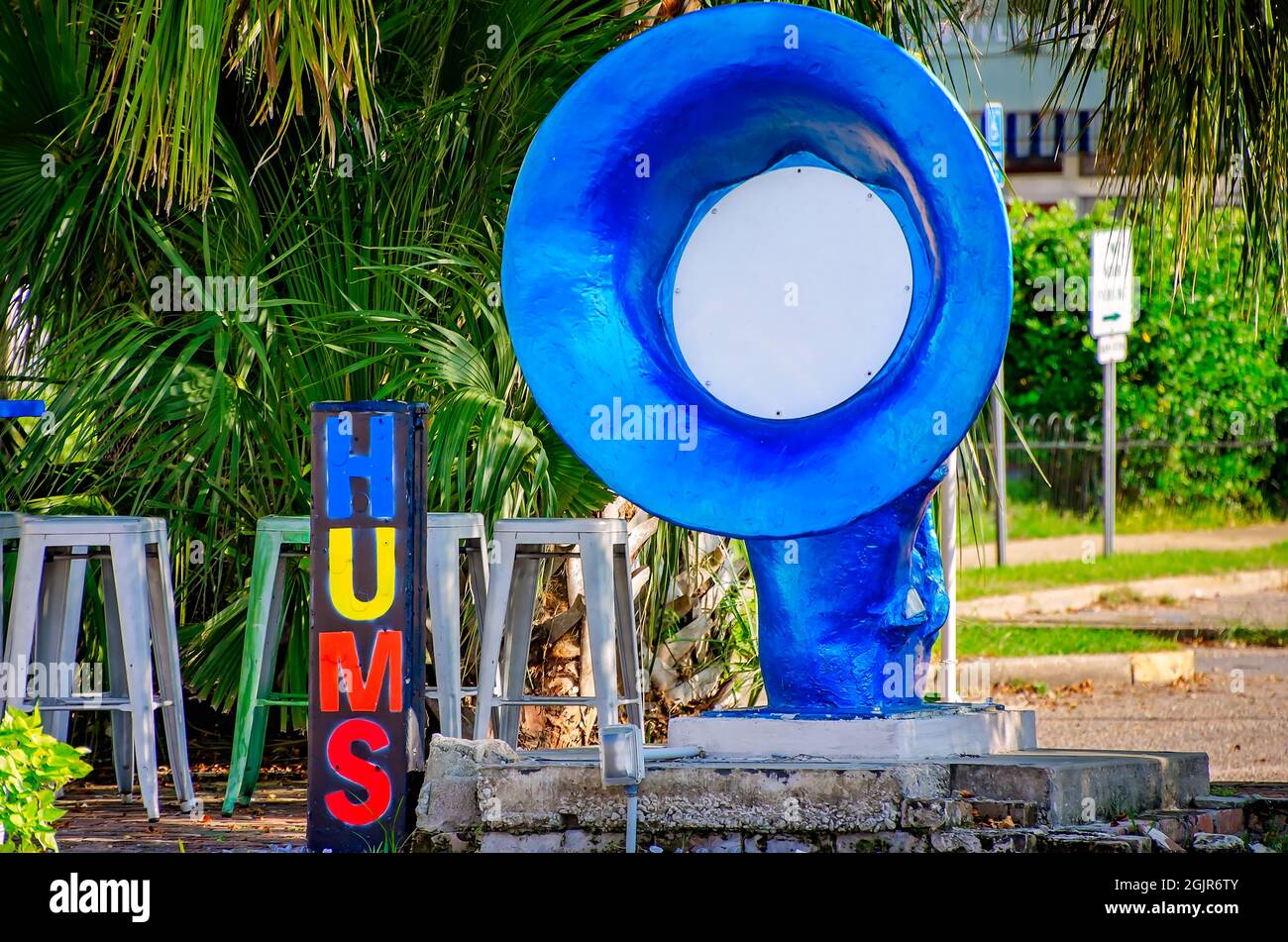 Der HUMUS oder die 'Human Universal Musical Sculpture' steht im Howard Avenue District Green, 5. September 2021, in Biloxi, Mississippi. Stockfoto