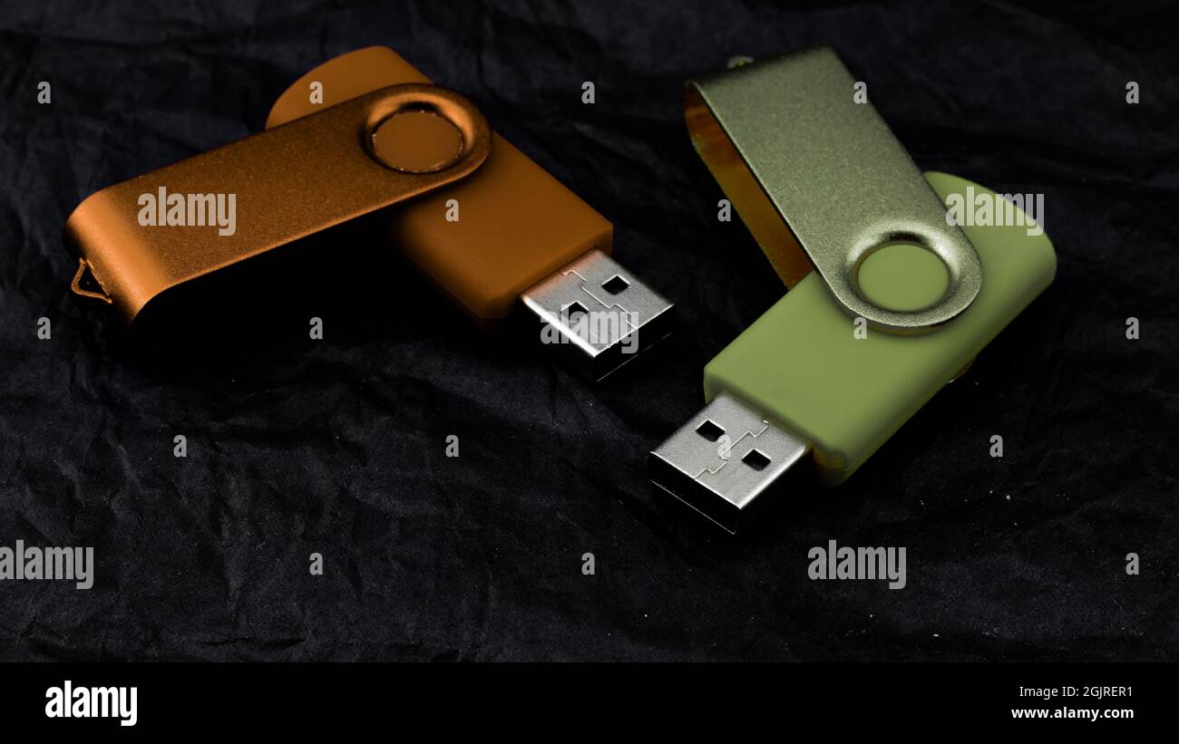 usb-Stiftspeicher auf schwarzem Hintergrund Stockfoto