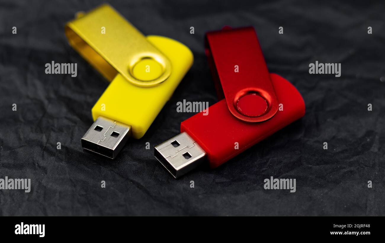 usb-Stiftspeicher auf schwarzem Hintergrund Stockfoto