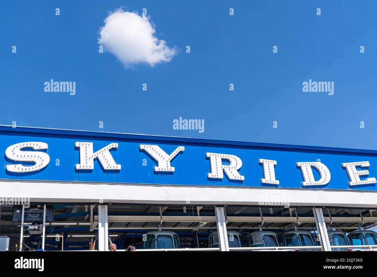 Falcon Heights, Minnesota - 30. August 2021: Zeichen für die Skyride auf der Minnesota State Fair Stockfoto