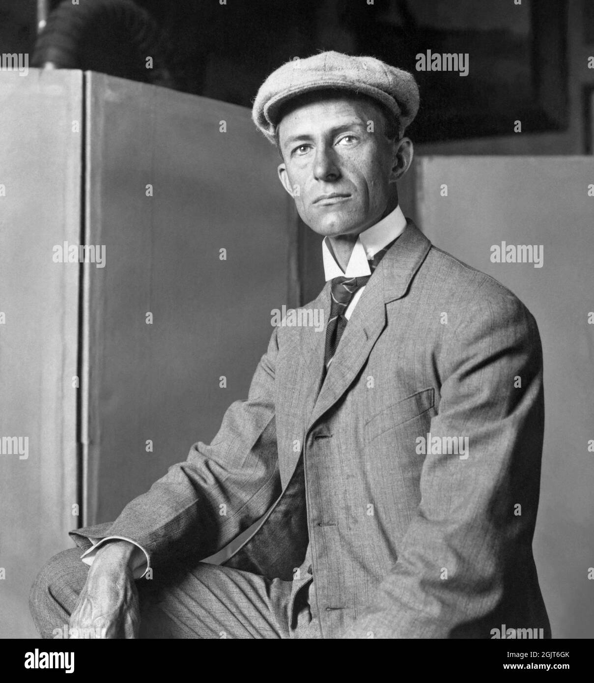 Wilbur Wright (1867-1912), der zusammen mit seinem Bruder Orville das erste erfolgreiche Flugzeug der Welt entwickelt hat. Foto: 1908. Stockfoto