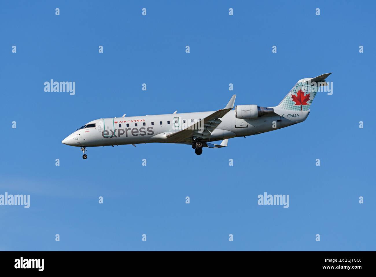 Richmond, British Columbia, Kanada. September 2021. Ein Air Canada Express Bombardier CRJ-200ER-Jet (C-GMJA), der auf dem endgültigen Anflug zum internationalen Flughafen Vancouver in Luft ist. (Bild: © Bayne Stanley/ZUMA Press Wire) Stockfoto