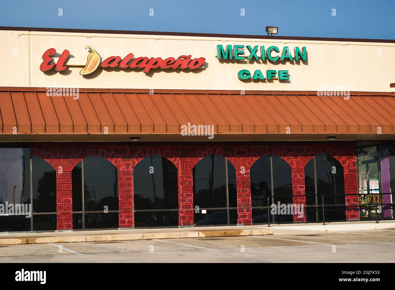 Humble, Texas USA 11-20-2019: El Jalapeno Mexican Cafe Restaurant in Humble, TX. Tex-Mex-Geschäft an der FM 1960 in Humble, Texas. Gegründet 2004. Stockfoto