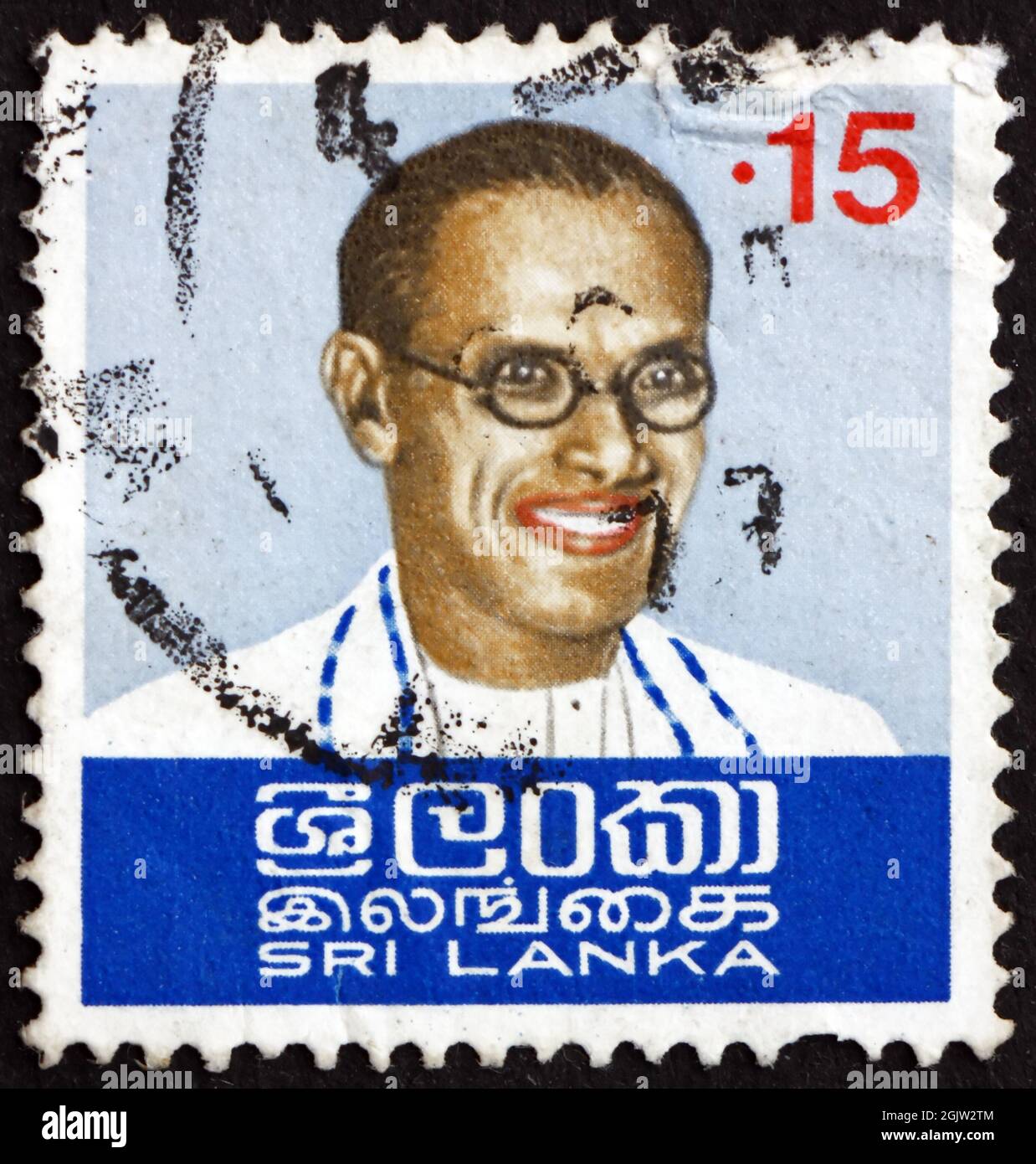 SRI LANKA - UM 1974: Eine in Sri Lanka gedruckte Briefmarke zeigt S.W.R.D. Bandaranaike, war der vierte Premierminister von Ceylon, um 1974 Stockfoto