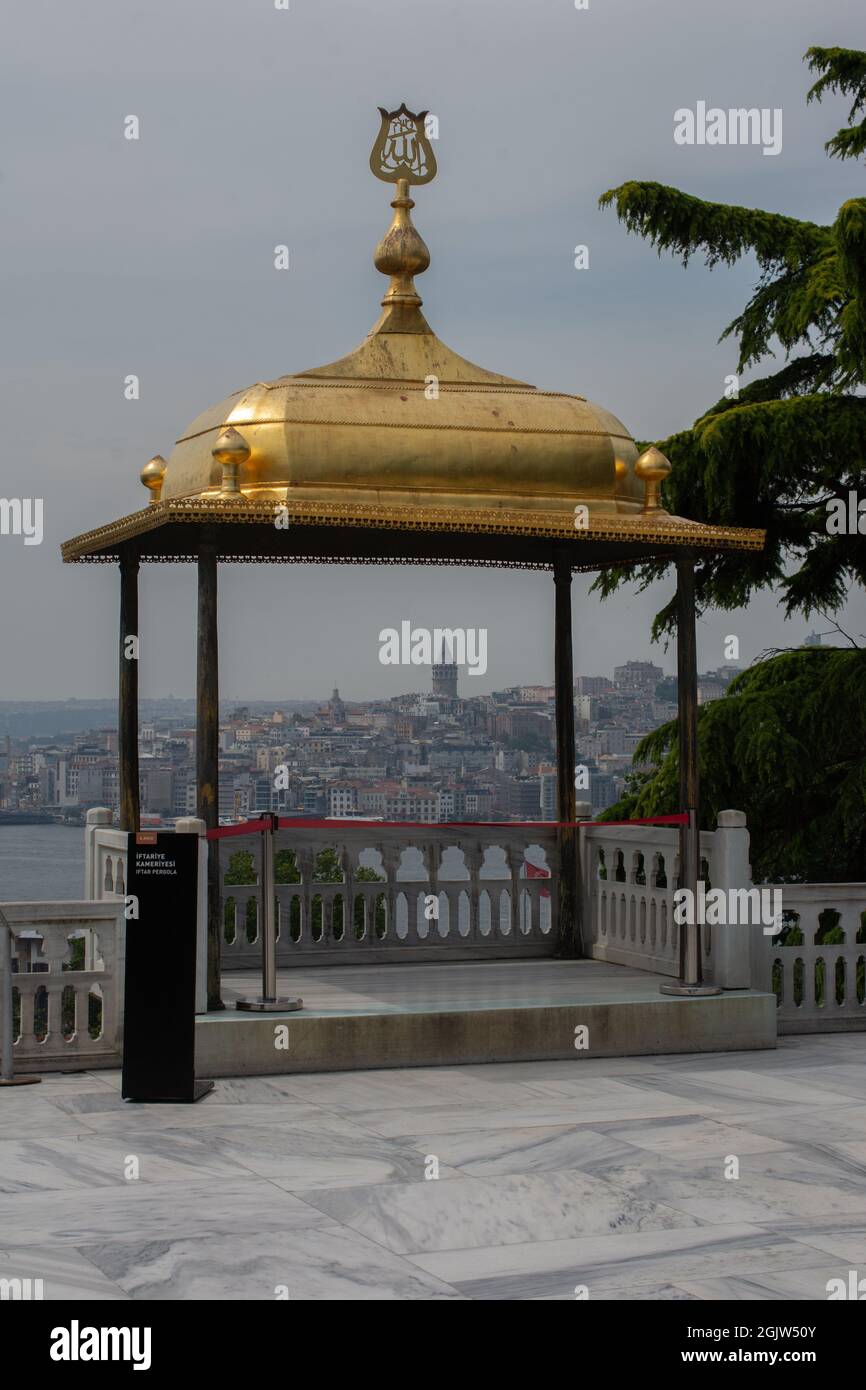 Eine vertikale Aufnahme des Topkapı Palace Fatih in İstanbul, Türkei Stockfoto