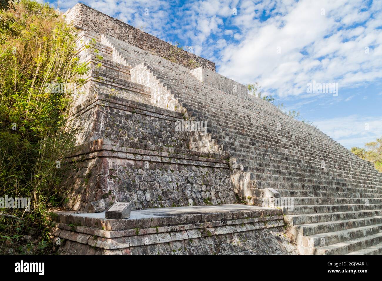 Große Pyramide an den Ruinen der alten Maya-Stadt Uxmal, Mexiko Stockfoto
