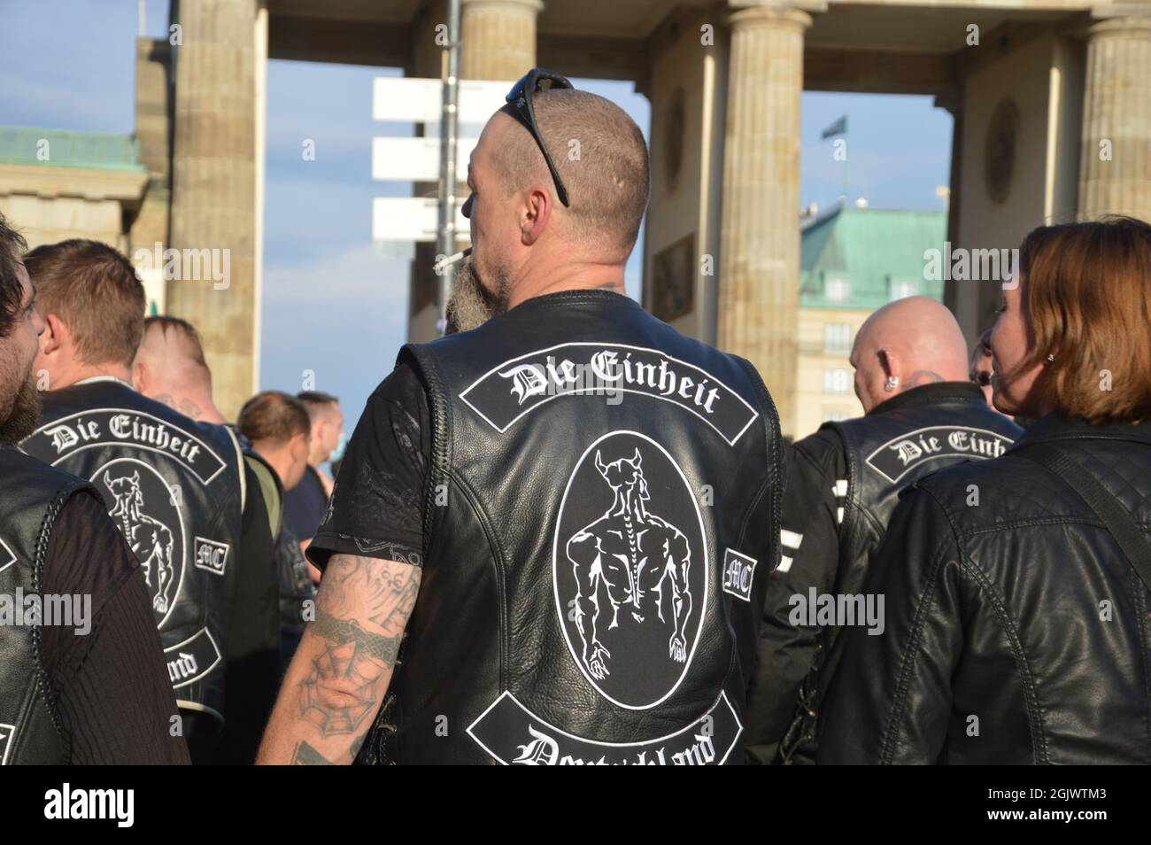 Demonstration 'Freiheit ist unsere Religion' - Mitglieder der Motorradclubs  Hells Angels und Bandidos treffen sich am Brandenburger Tor in Berlin,  Deutschland - 11. September 2021 Stockfotografie - Alamy