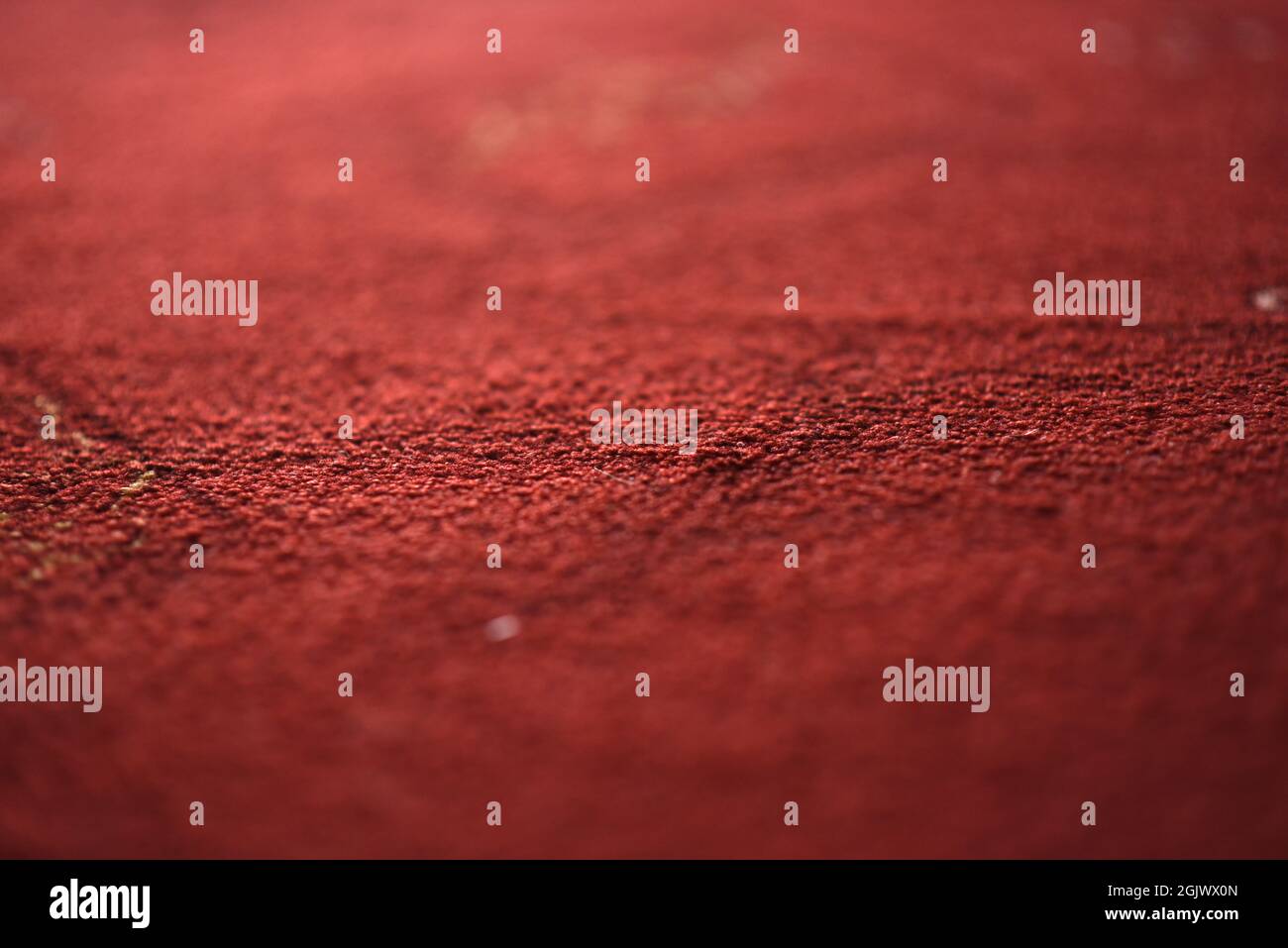 Roter Teppich Textur Hintergrund mit selektivem Fokus Stockfoto