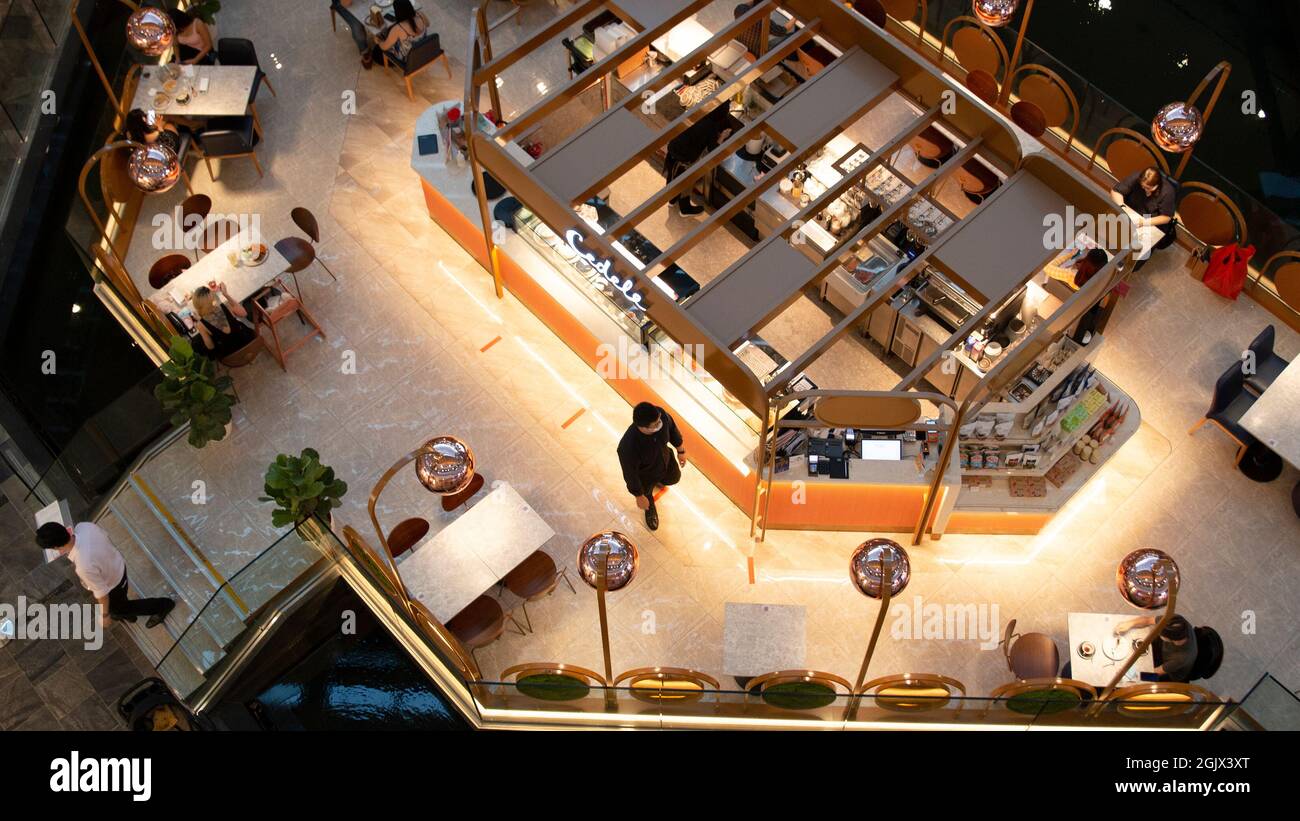 Leute, die in einem Restaurant essen Stockfoto