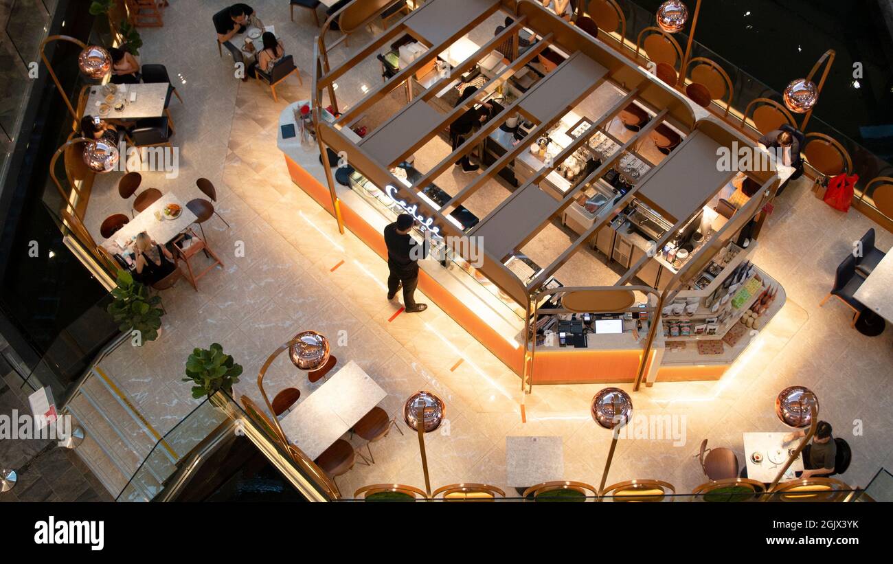 Leute, die in einem Restaurant essen Stockfoto