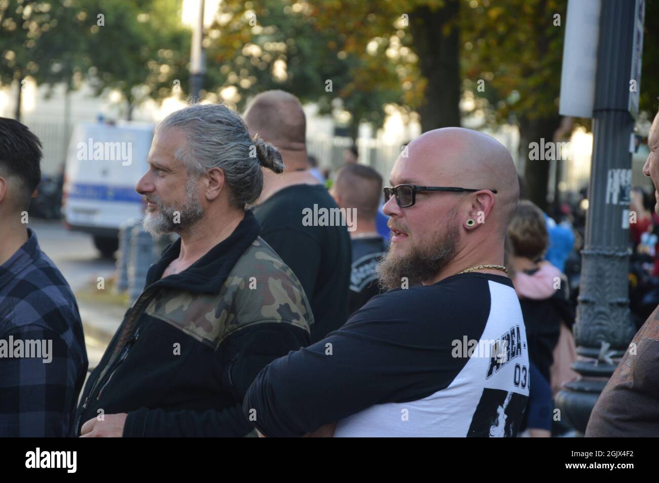 Motorradtreffen von Hells Angels und Bandidos in der Nähe des Brandenburger Tors in Berlin, Deutschland - 11. September 2021. Stockfoto