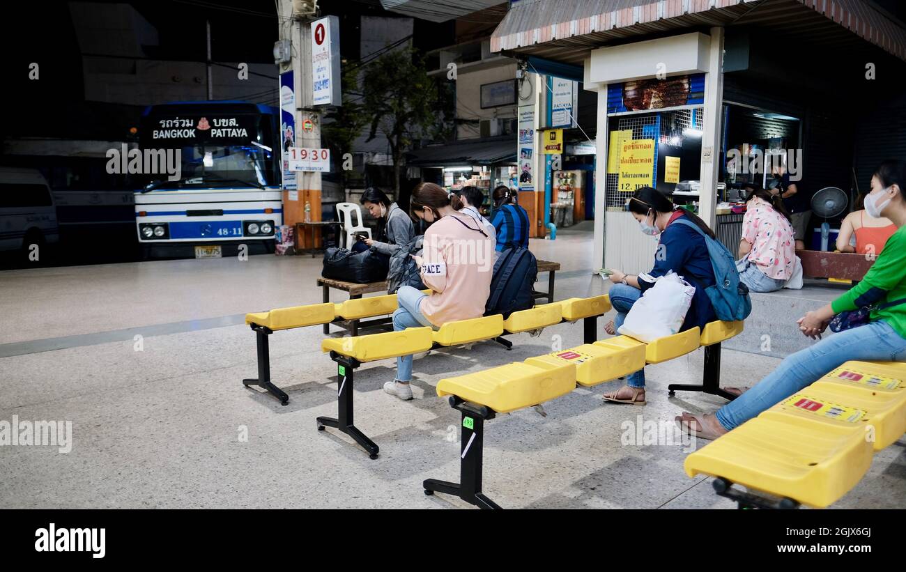 Busbahnhof Ekamai Bangkok nach Pattaya bei Nacht Stockfoto