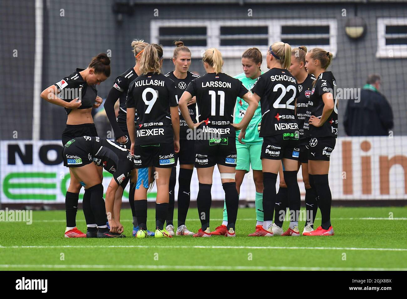 Stockholm, Schweden. September 2021. FC Rosengard im Kreis vor dem Spiel in der Schwedischen Liga OBOS Damallsvenskan am 12. September 2021 zwischen Hammarby IF und FC Rosengard im Hammarby IP in Stockholm, Schweden Quelle: SPP Sport Pressefoto. /Alamy Live News Stockfoto