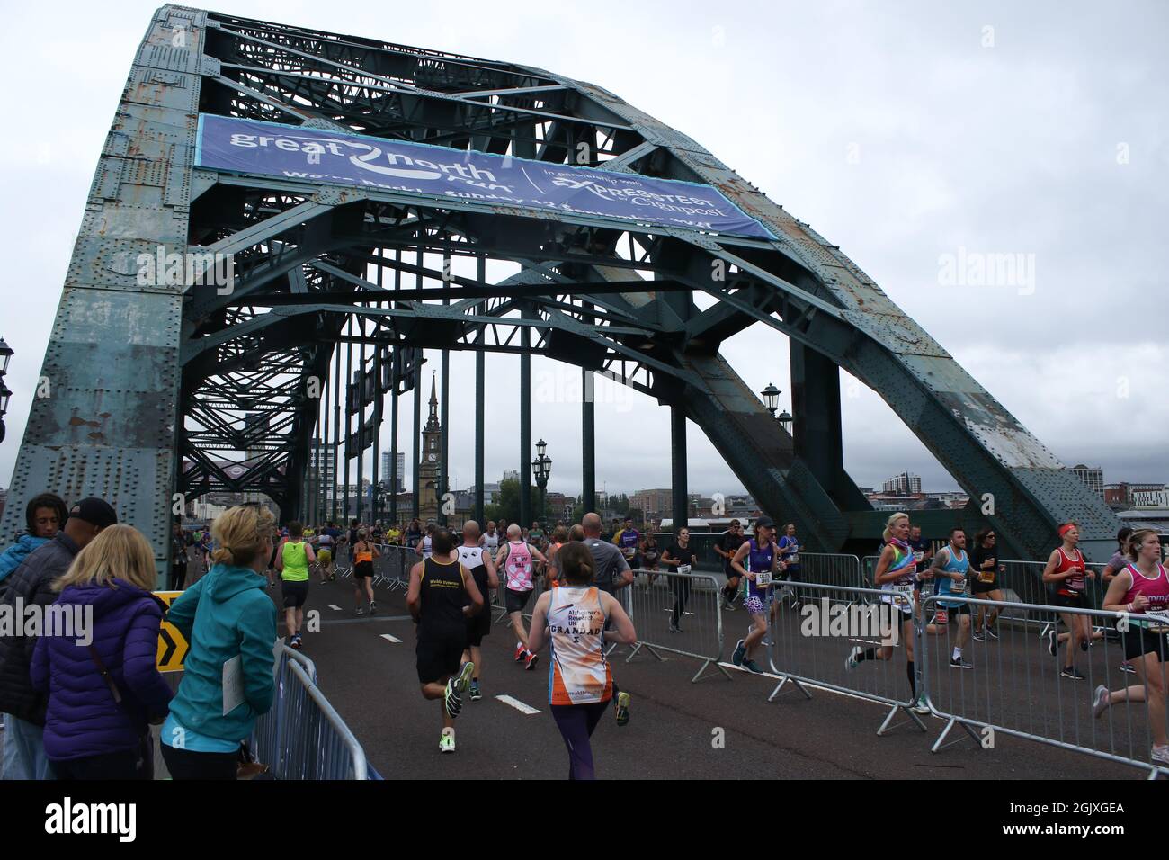 NEWCASTLE UPON TYNE, GROSSBRITANNIEN. 12. SEPTEMBER während des BUPA Great North Run in Newcastle upon Tyne, England am Sonntag, 12. September 2021. (Kredit: Will Matthews | MI News) Kredit: MI News & Sport /Alamy Live News Stockfoto