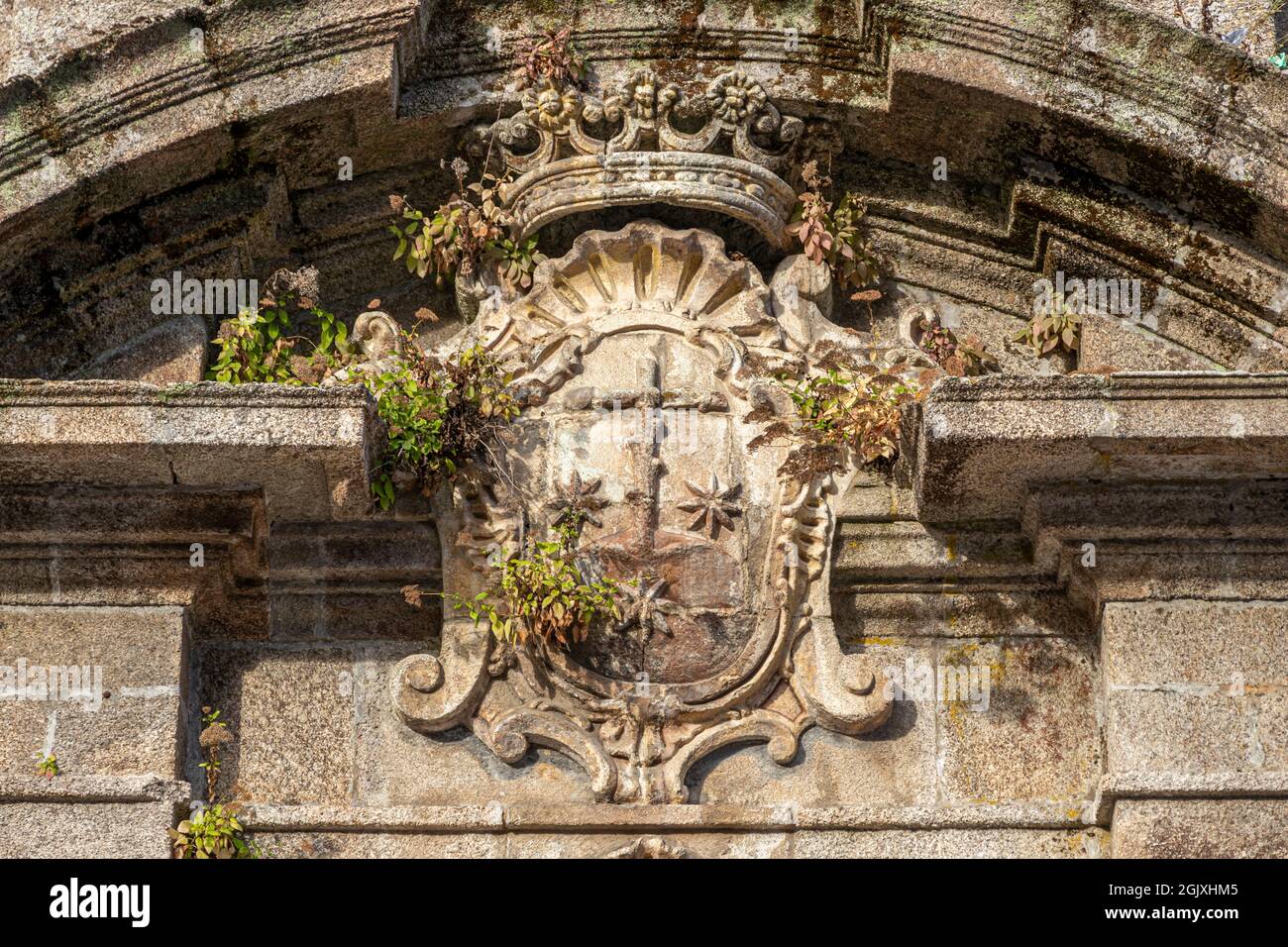 Santiago de Compostela, Spanien. Emblem der Jungfrau Maria vom Berg Karmel (Orden der Karmeliten) in der Kapelle O Carme de Abaixo (niedriger Karmel) Stockfoto