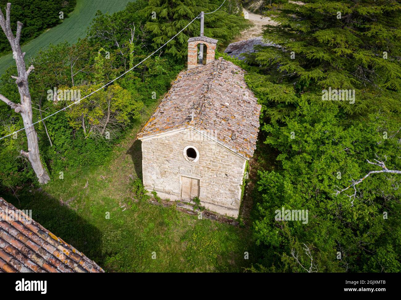 Luftaufnahme der Kirche von Santa Caterina. Modigliana, Forlì, Emilia Romagna, Italien, Europa. Stockfoto