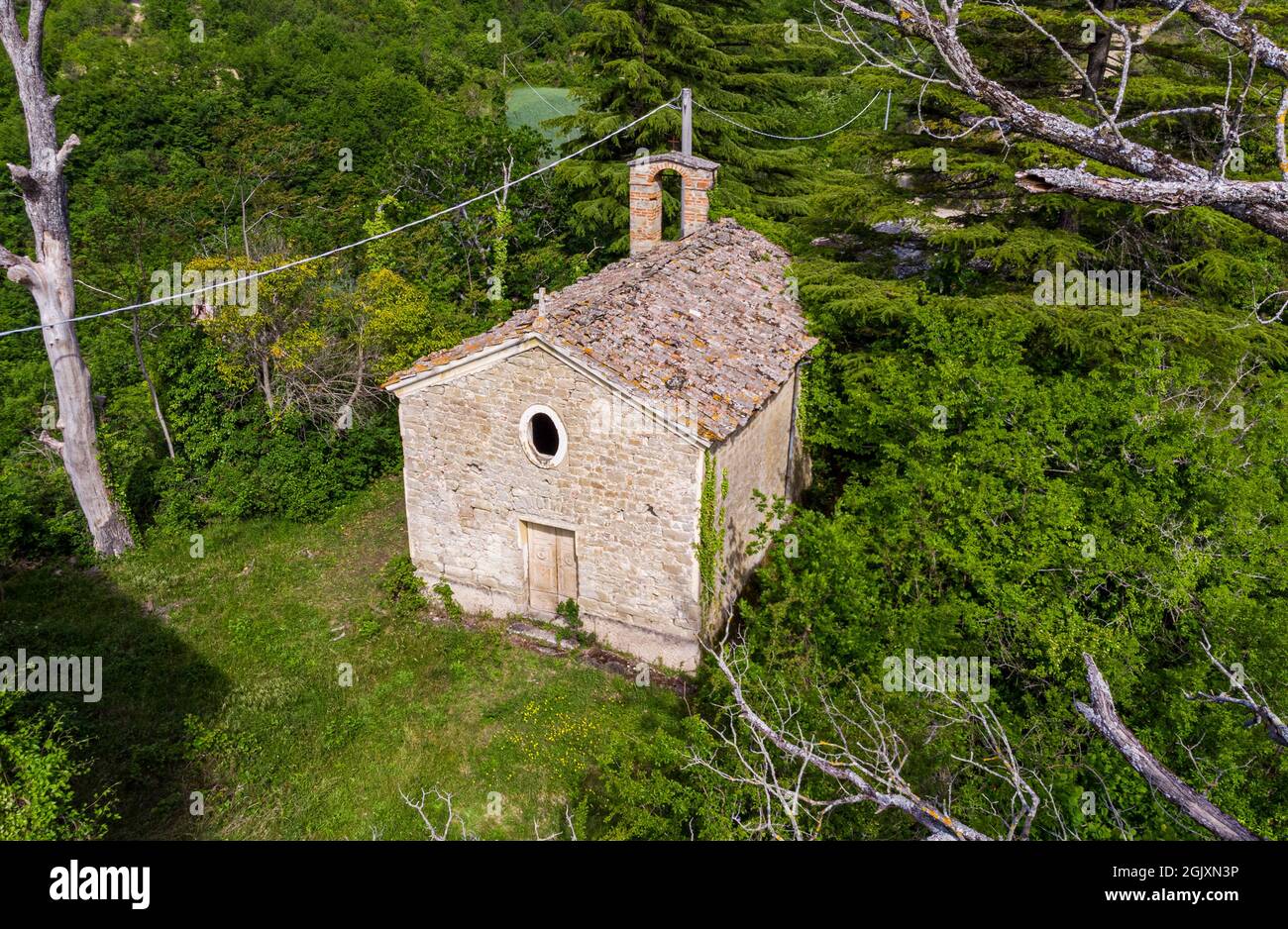 Luftaufnahme der Kirche von Santa Caterina. Modigliana, Forlì, Emilia Romagna, Italien, Europa. Stockfoto