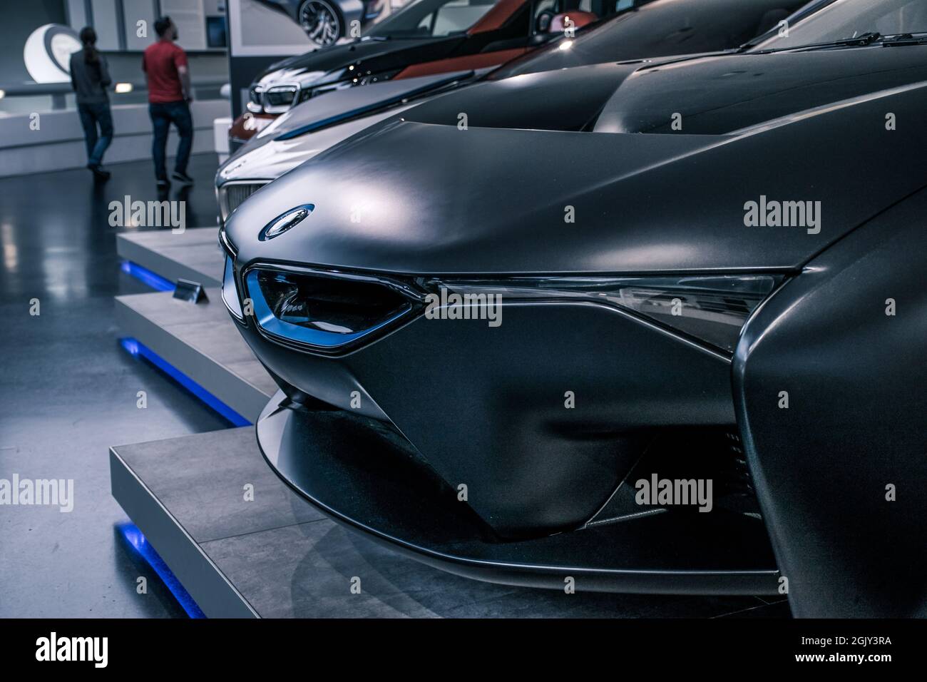 Im Fokus stehen die innovativen Technologiethemen von BMW i: Der vollelektrische BMW i3 als konsequent nachhaltig konzipiertes emissionsfreies Fahrzeug für den Innenraum Stockfoto