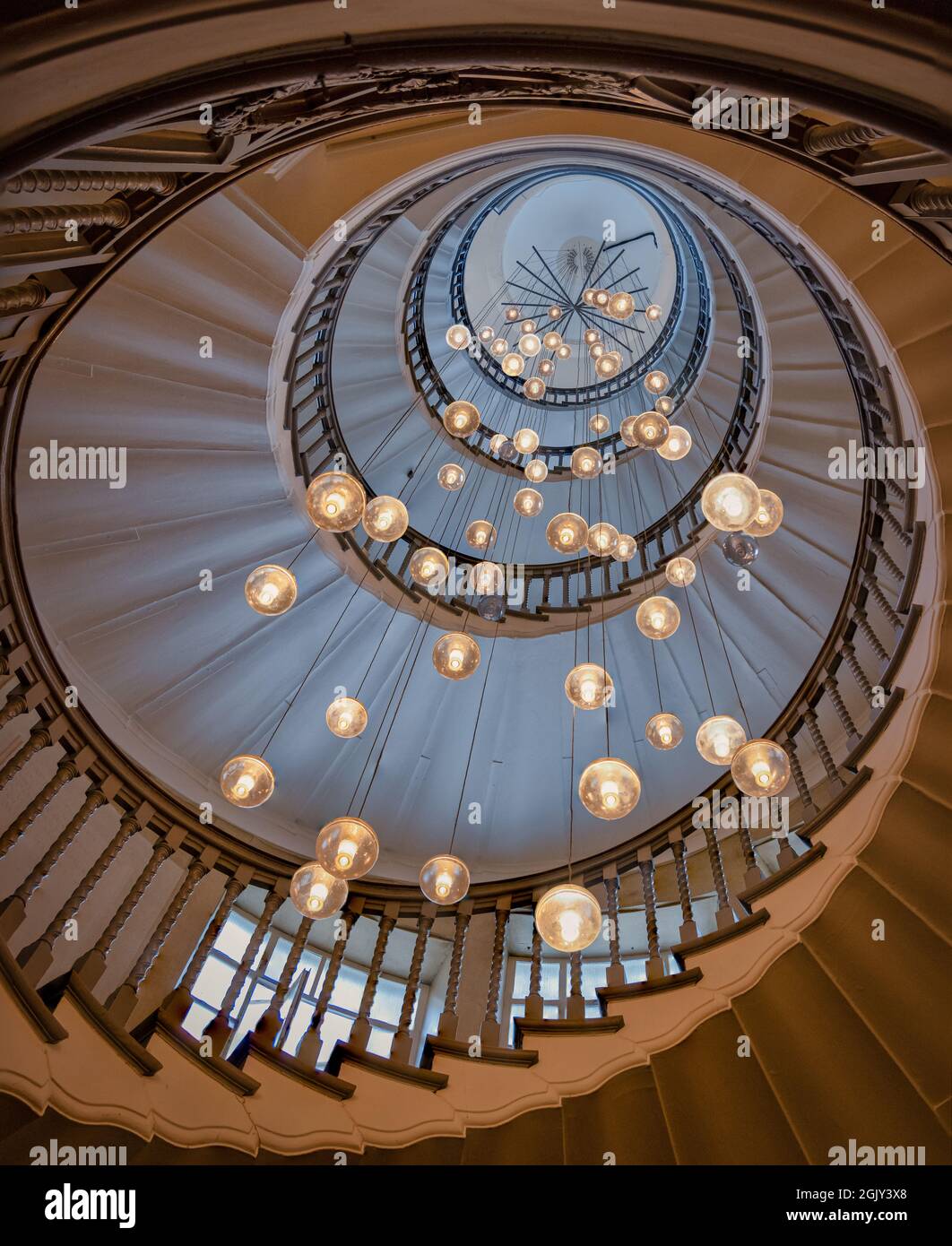 Wunderschöne architektonisch gestaltete Treppe im Zentrum von London Stockfoto