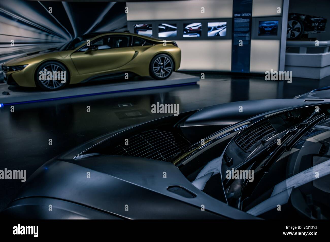 Im Fokus stehen die innovativen Technologiethemen von BMW i: Der vollelektrische BMW i3 als konsequent nachhaltig konzipiertes emissionsfreies Fahrzeug für den Innenraum Stockfoto