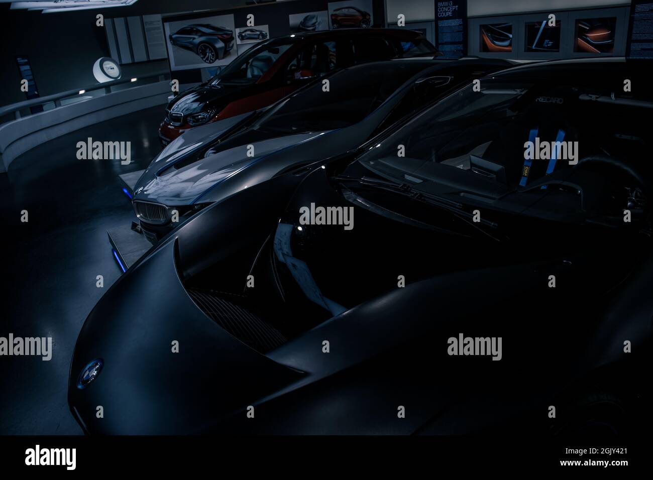 Im Fokus stehen die innovativen Technologiethemen von BMW i: Der vollelektrische BMW i3 als konsequent nachhaltig konzipiertes emissionsfreies Fahrzeug für den Innenraum Stockfoto