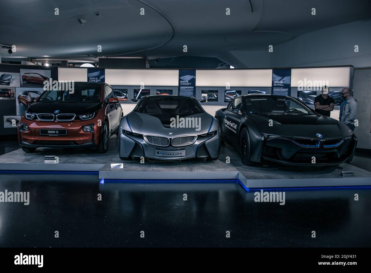 Im Fokus stehen die innovativen Technologiethemen von BMW i: Der vollelektrische BMW i3 als konsequent nachhaltig konzipiertes emissionsfreies Fahrzeug für den Innenraum Stockfoto