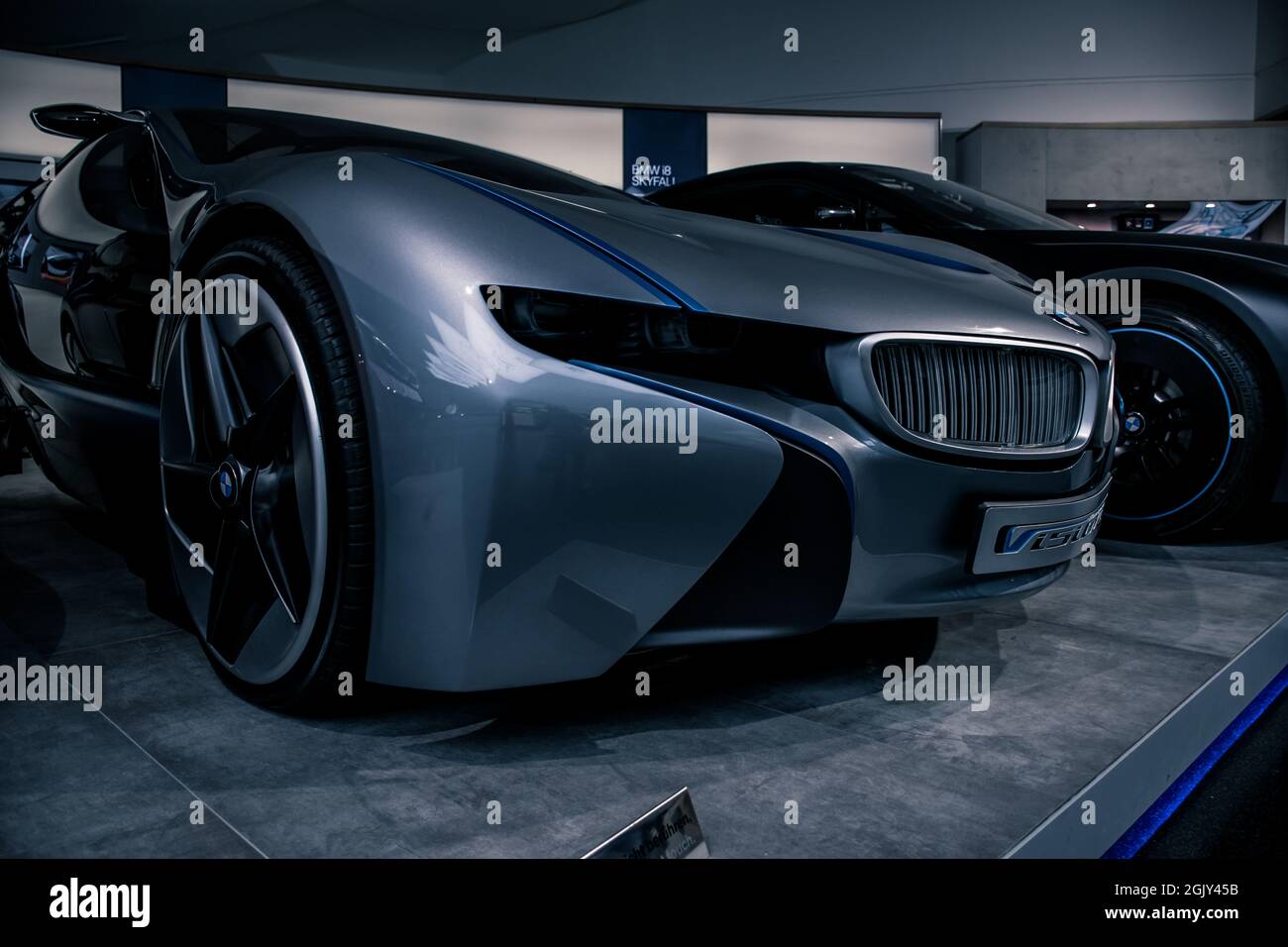 Im Fokus stehen die innovativen Technologiethemen von BMW i: Der vollelektrische BMW i3 als konsequent nachhaltig konzipiertes emissionsfreies Fahrzeug für den Innenraum Stockfoto